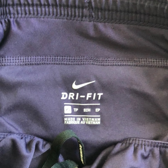 Nike plum running shorts - Picture 4 of 5